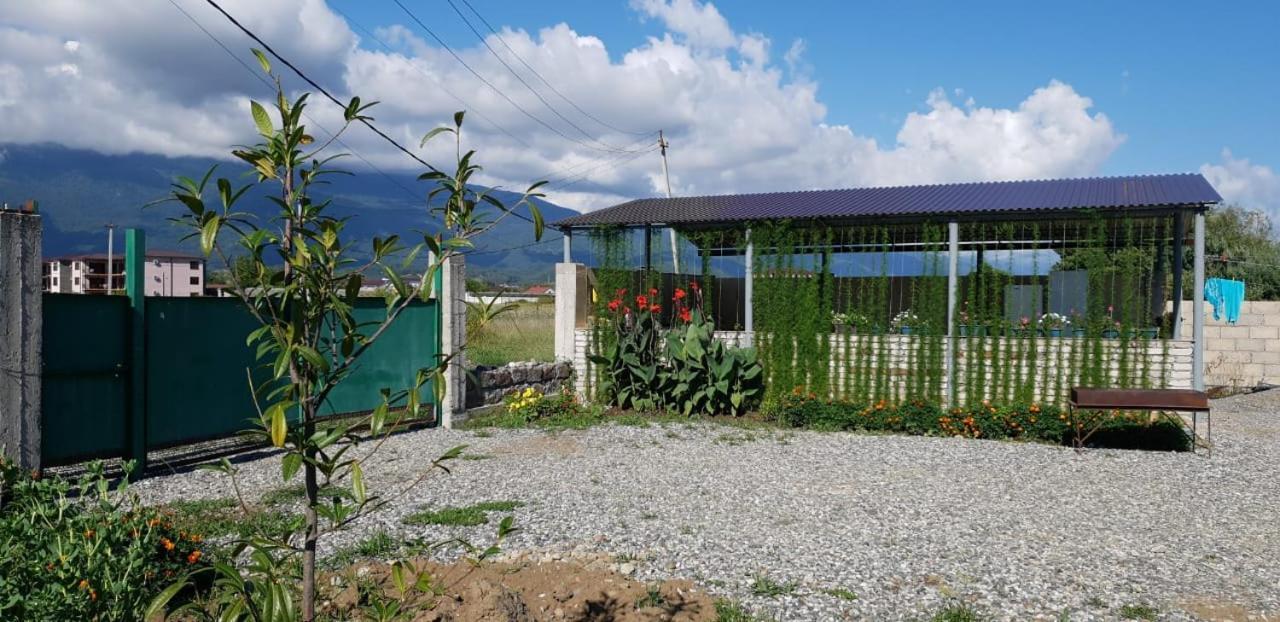 Guest House On Shaumyana Alakhadzi Zewnętrze zdjęcie